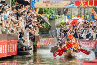 关键空位三分不中！芬尼-史密斯10中2&三分7中1拿5分7助